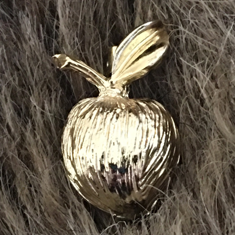 Vintage textured shiny gold tone mini apple brooch
